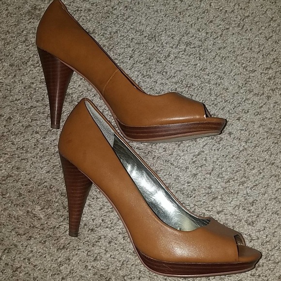 9.5M all man made brown open toe heels - Picture 2 of 6